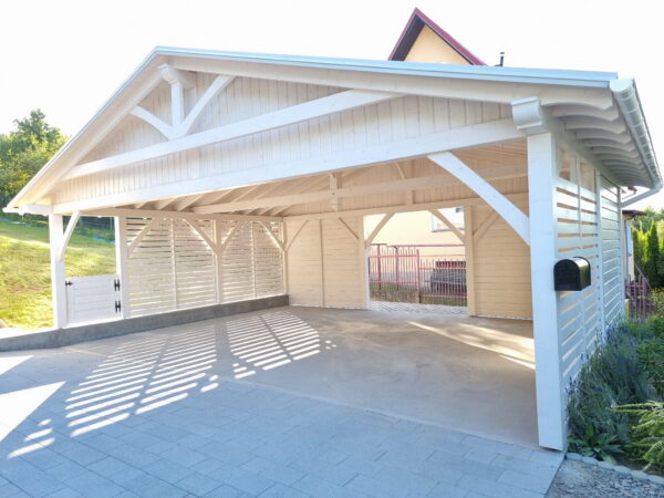 6x8 m-es fa kocsibeálló skandináv stílusban