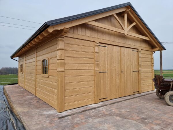 7x10 m-es fa kocsibeálló (garázs)