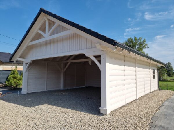 7x10 m-es díszített fa kocsibeálló (garázs)