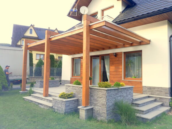 6x3 m-es fali pergola üreges polikarbonát tetővel